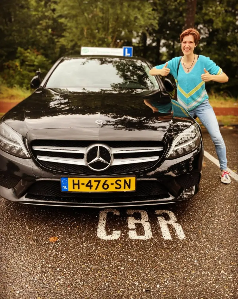 Geslaagde van Automaat Rijschool Leiden na geslaagd CBR-praktijkexamen